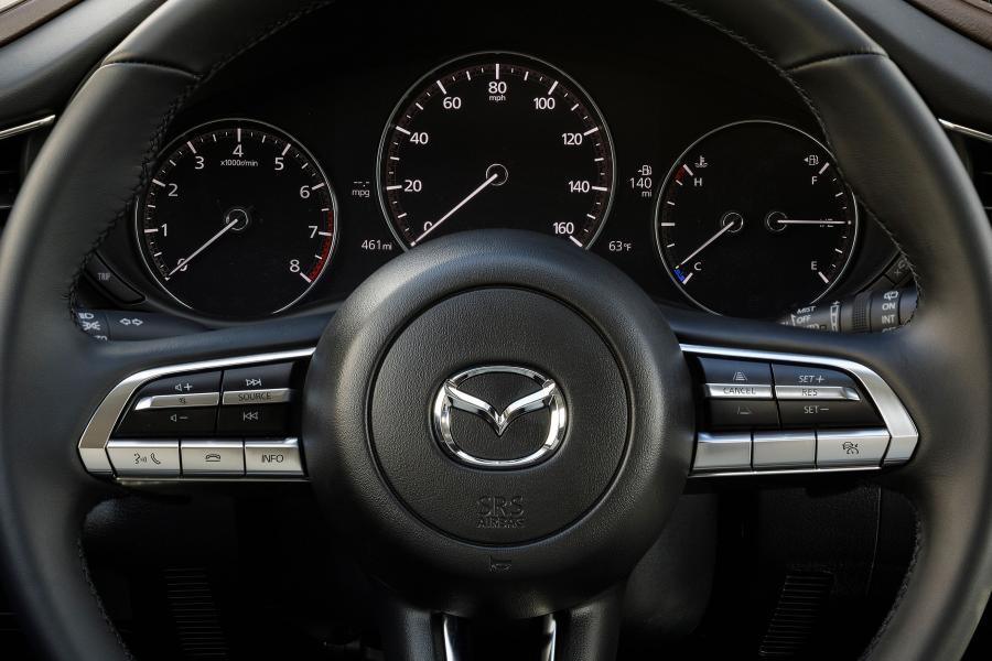 Панель приборов Mazda CX-30 2019 года  (NA) (фото 26 из 40)